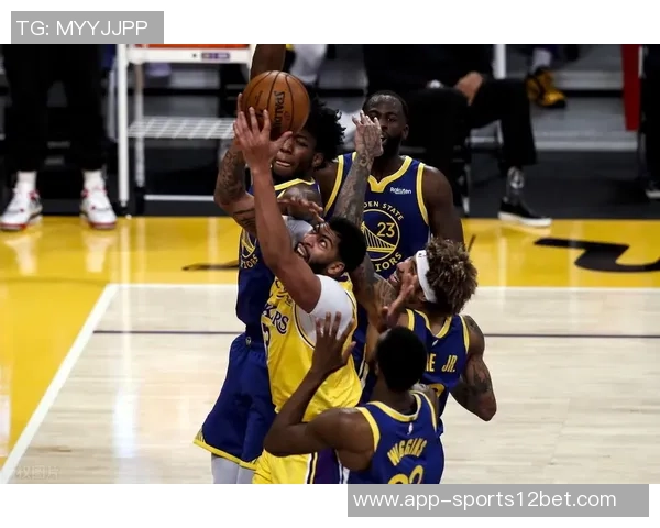 下半场防守失控雷迪克坦言无法阻止对手冲击油漆区 下半场防守失控雷迪克坦言无法阻止对手冲击油漆区